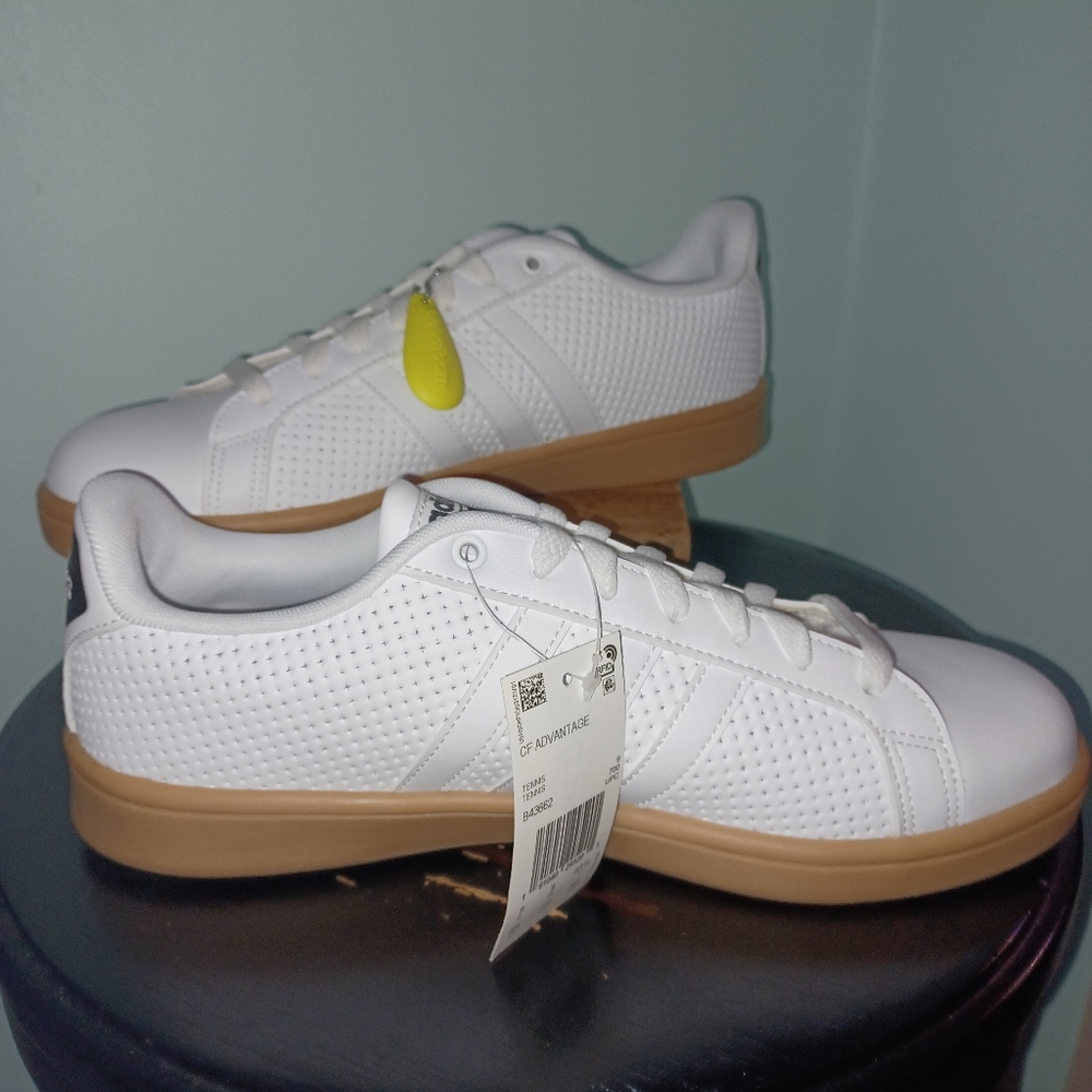 Men's 9 1/2 Adidas cloudfoam Tennis Shoe